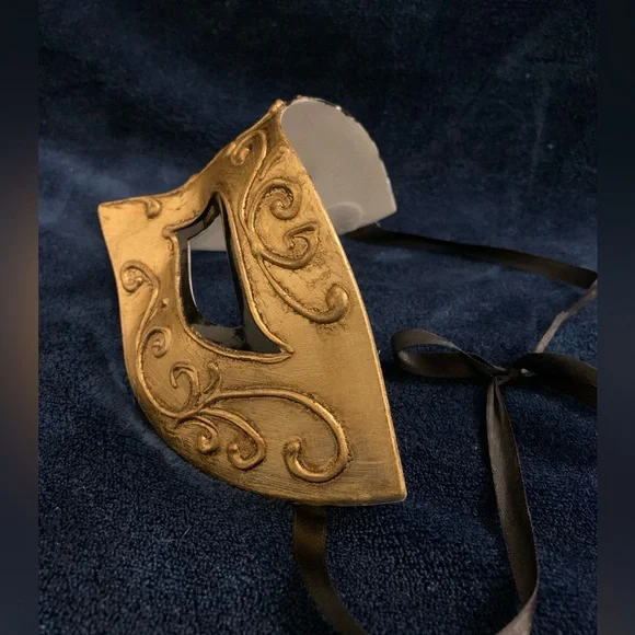 Mask - Picture 2 of 2